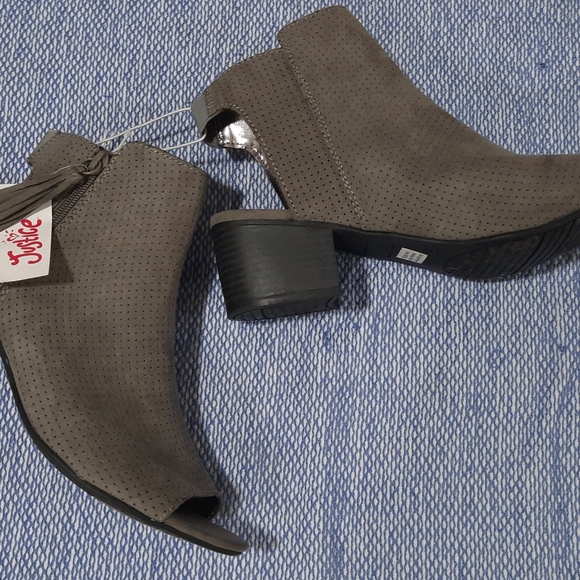 New "Justice" Peep-Toe And Heel Ankle Boots - Picture 2 of 7